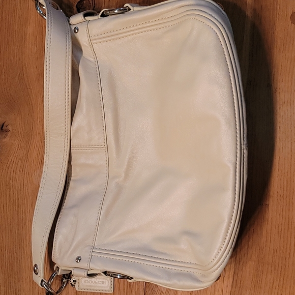 EUC Coach Leather Shoulder Bag 👜👜 - Picture 5 of 12